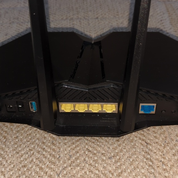 AX5400 DUAL BAND WI-FI ROUTER - Picture 3 of 3